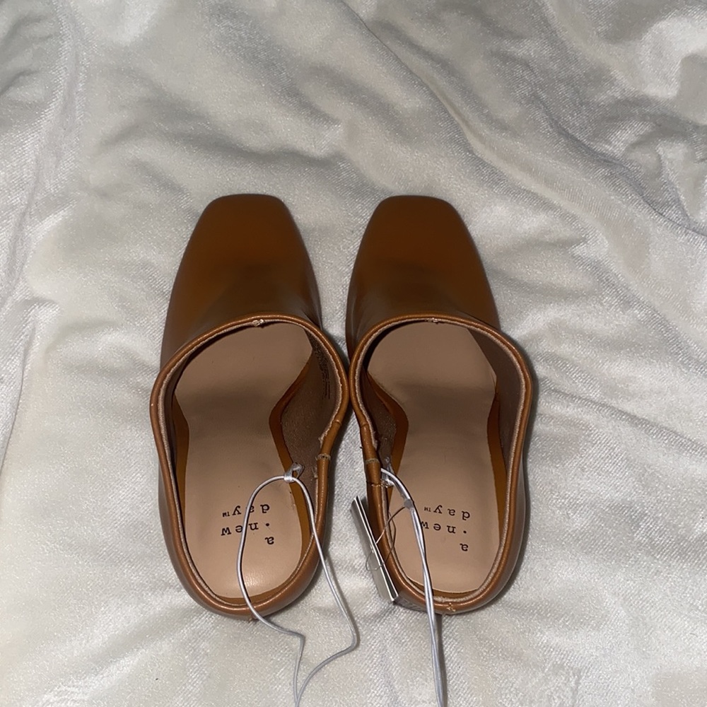 🛍️NWT Adorable snake skinned booties! - Picture 3 of 6